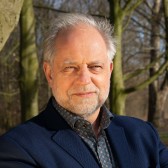 2021-02-12 CU HR - Tom Zoutewelle, buiten, krant 684.jpg